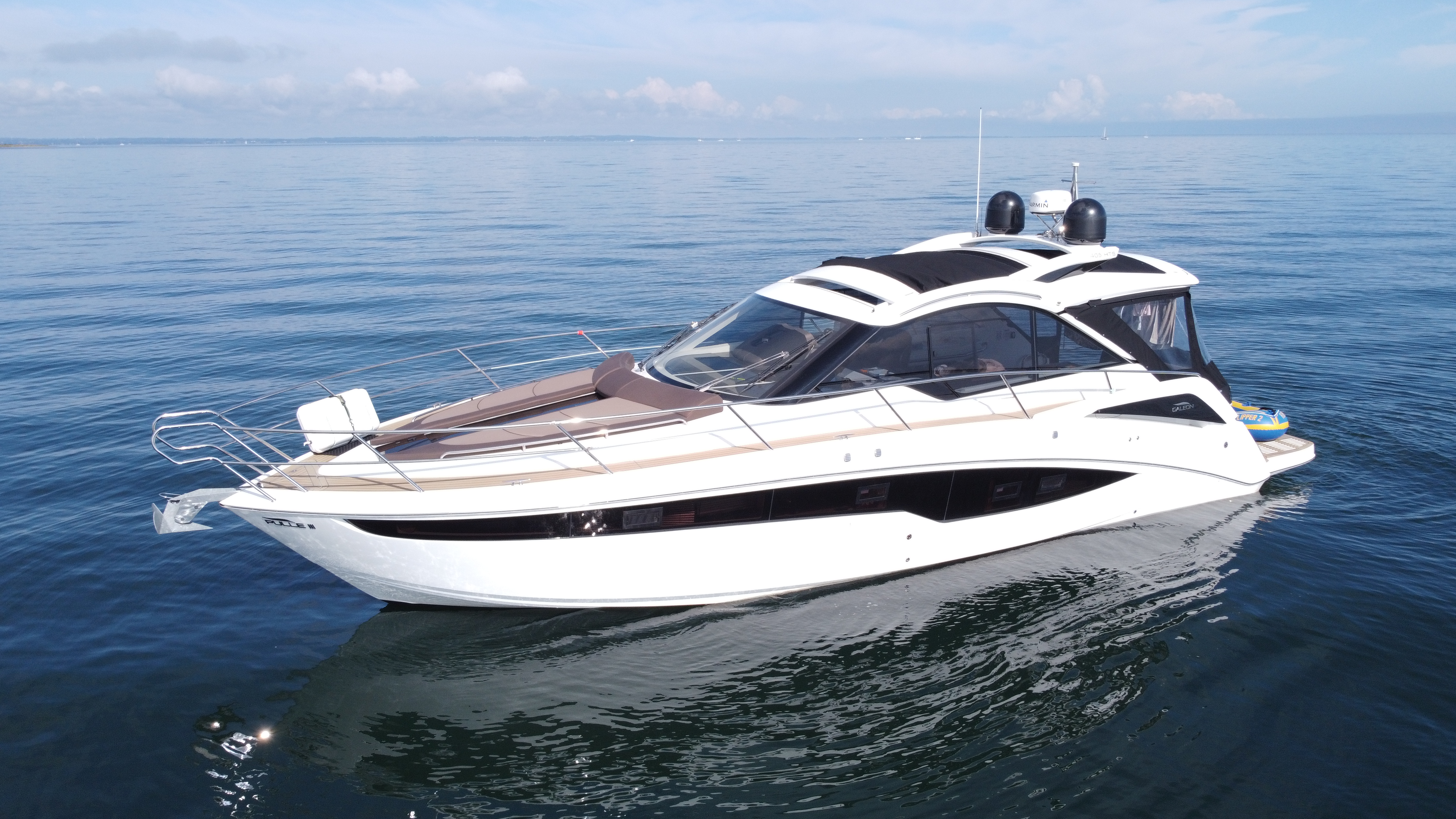 Galeon 405 HTS — Photo 1